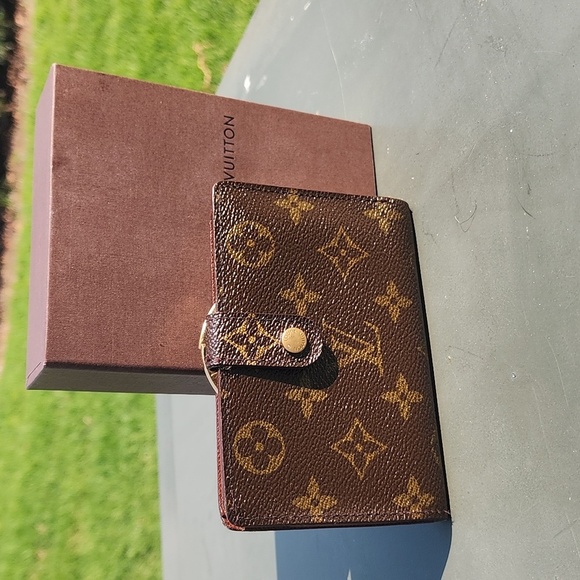 Authentic Louis Vuitton kisslock wallet - Picture 2 of 15
